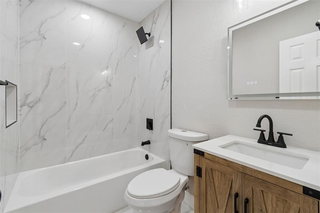 Activo con contrato: $385,000 (3 camas, 2 baños, 1206 Pies cuadrados)