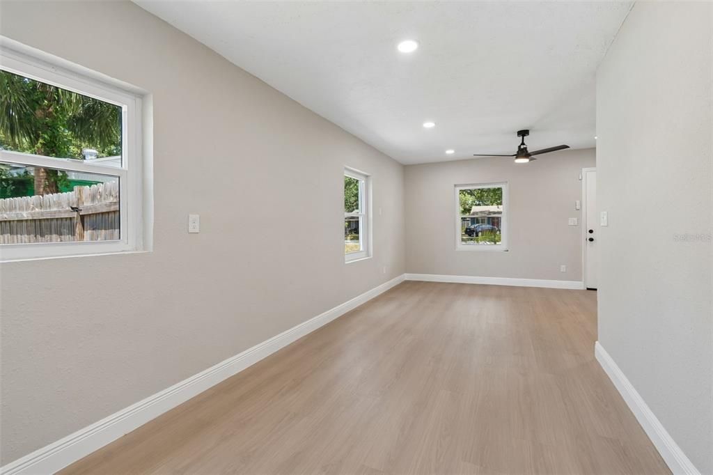 Activo con contrato: $385,000 (3 camas, 2 baños, 1206 Pies cuadrados)