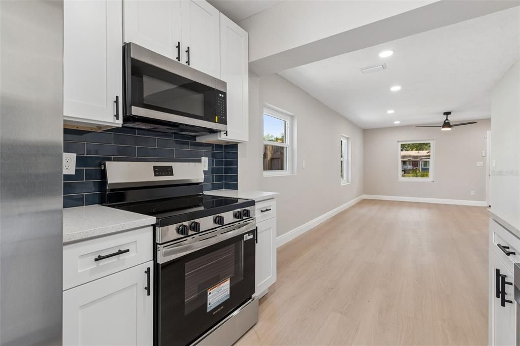 Activo con contrato: $385,000 (3 camas, 2 baños, 1206 Pies cuadrados)