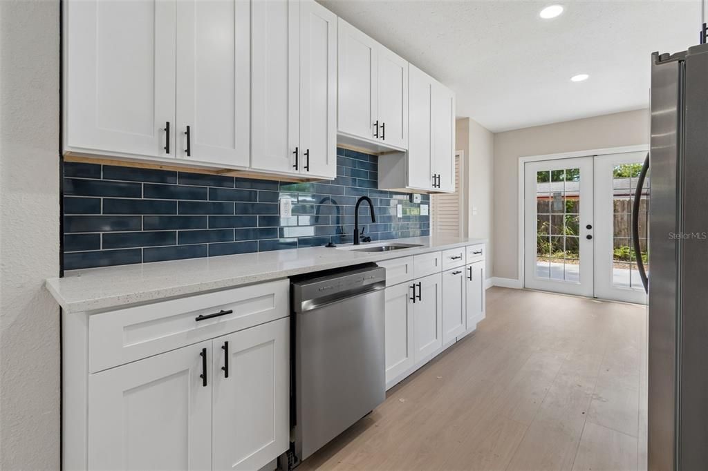 Activo con contrato: $385,000 (3 camas, 2 baños, 1206 Pies cuadrados)