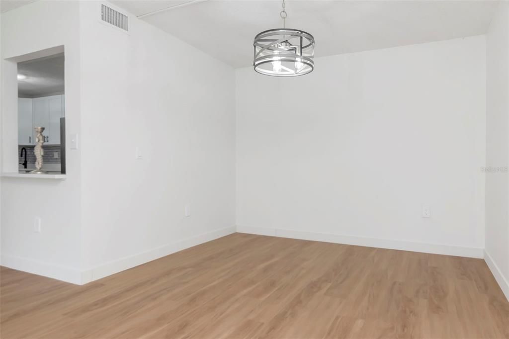 На продажу: $229,000 (3 спален, 2 ванн, 1396 Квадратных фут)