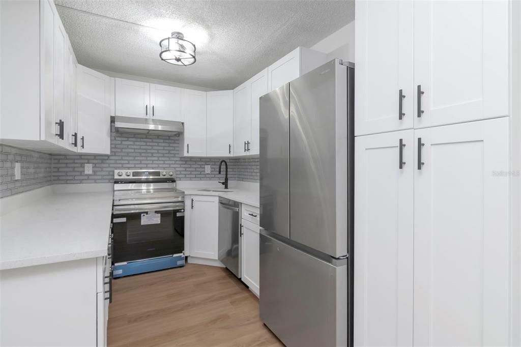 На продажу: $229,000 (3 спален, 2 ванн, 1396 Квадратных фут)