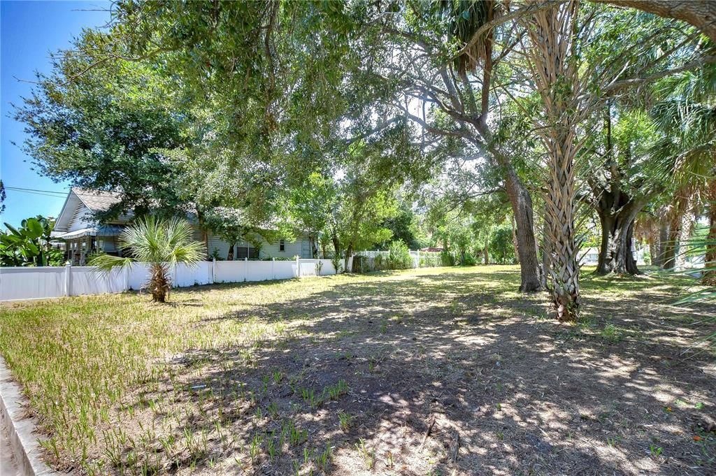 待售: $150,000 (0.18 acres)