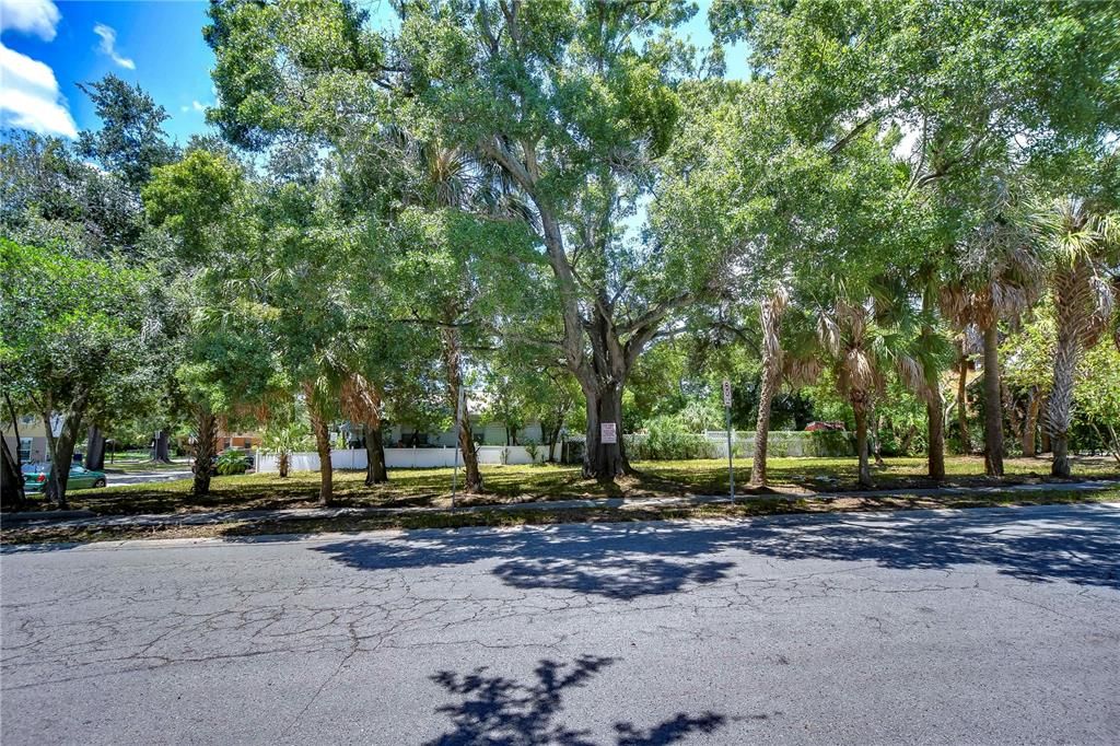 待售: $150,000 (0.18 acres)