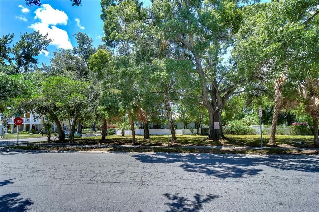 待售: $150,000 (0.18 acres)