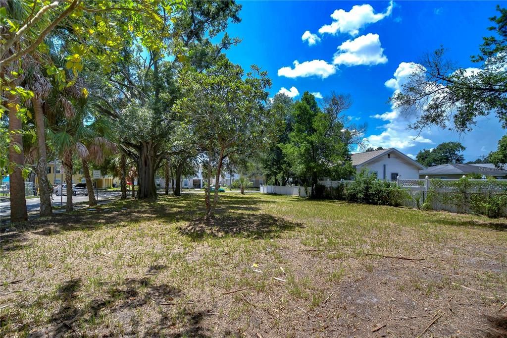 待售: $150,000 (0.18 acres)