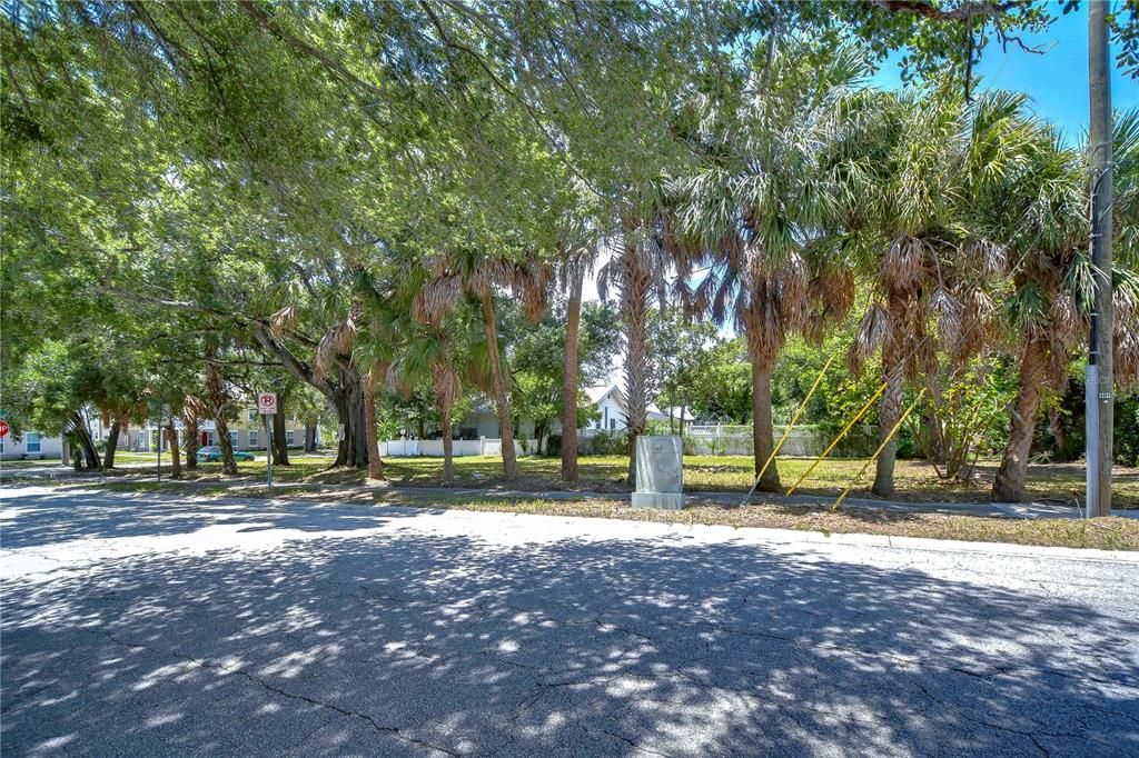 待售: $150,000 (0.18 acres)