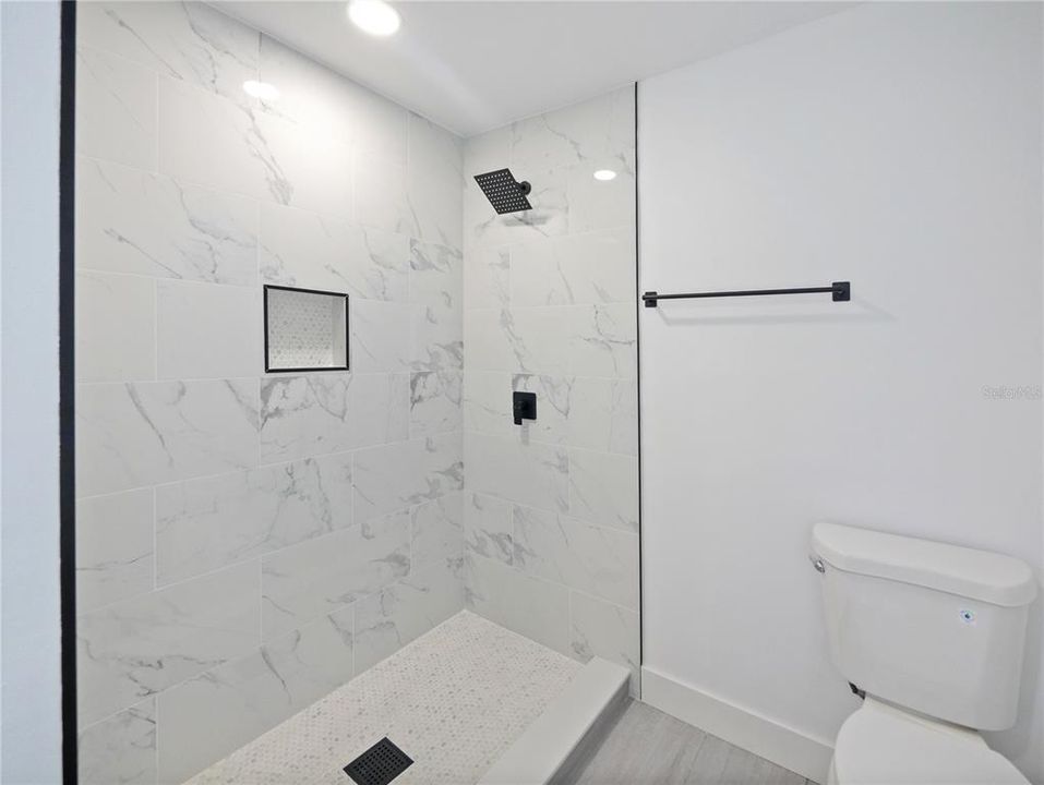 Под контрактом: $679,900 (4 спален, 2 ванн, 2076 Квадратных фут)