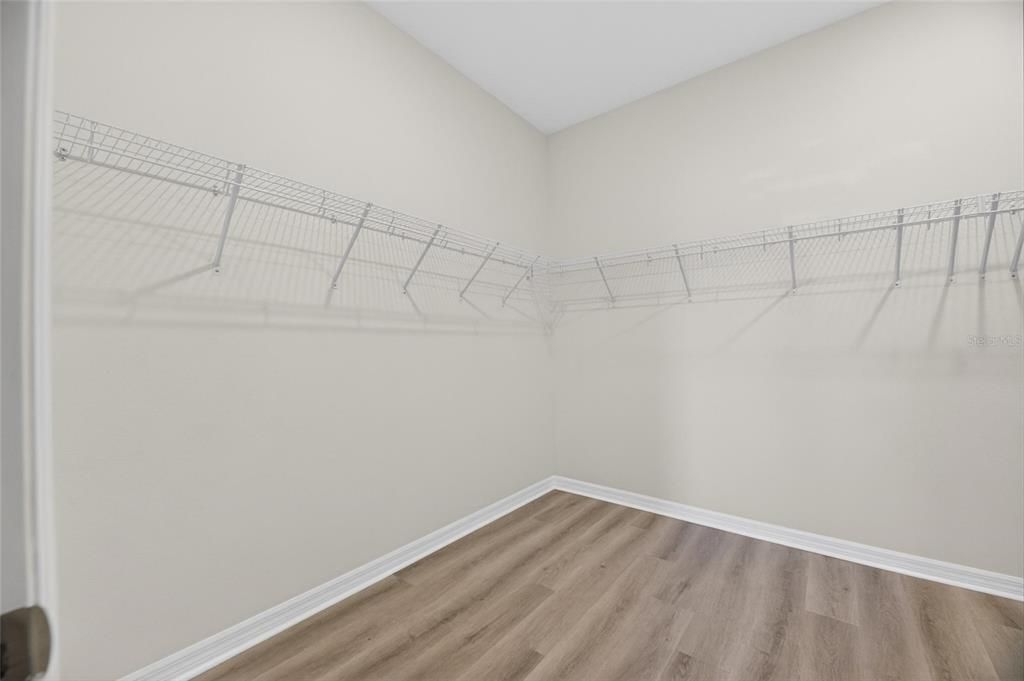 For Sale: $424,900 (4 beds, 2 baths, 2340 Square Feet)