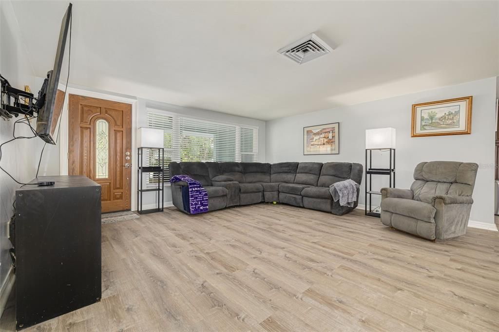 En Venta: $373,000 (2 camas, 2 baños, 1402 Pies cuadrados)