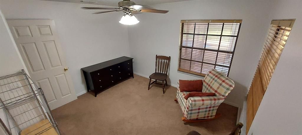 Activo con contrato: $575,000 (3 camas, 2 baños, 2128 Pies cuadrados)