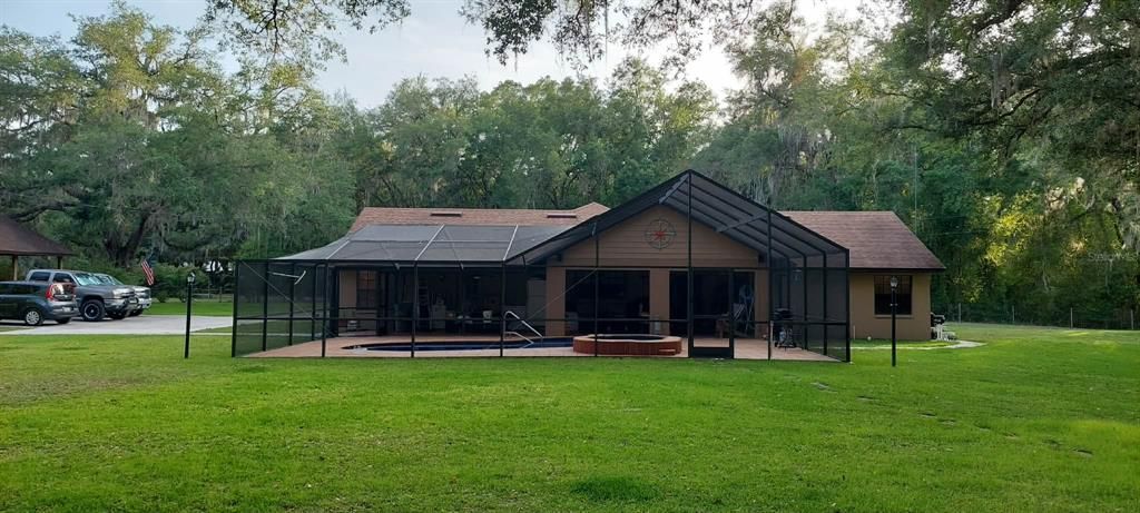 Activo con contrato: $575,000 (3 camas, 2 baños, 2128 Pies cuadrados)