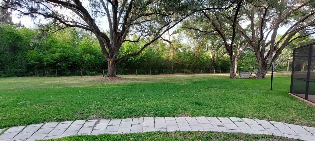 Activo con contrato: $575,000 (3 camas, 2 baños, 2128 Pies cuadrados)
