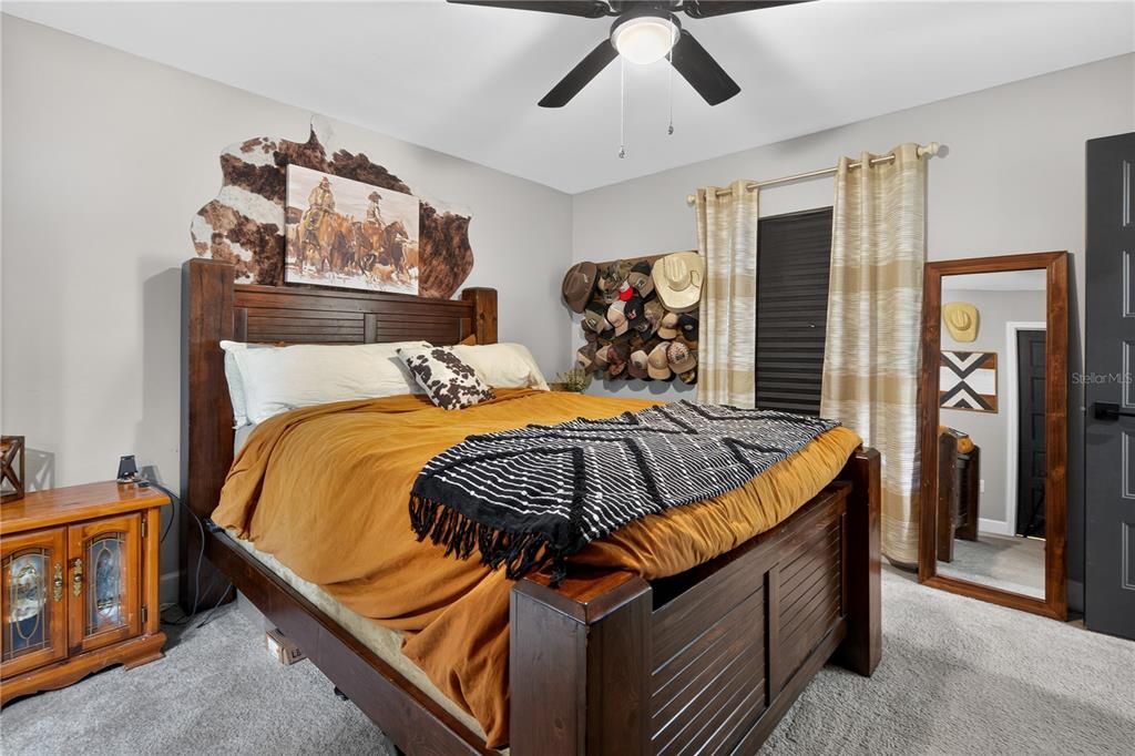 Active With Contract: $317,400 (3 beds, 2 baths, 1156 Square Feet)