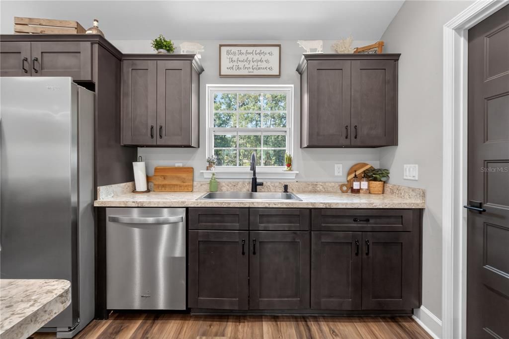 Active With Contract: $317,400 (3 beds, 2 baths, 1156 Square Feet)
