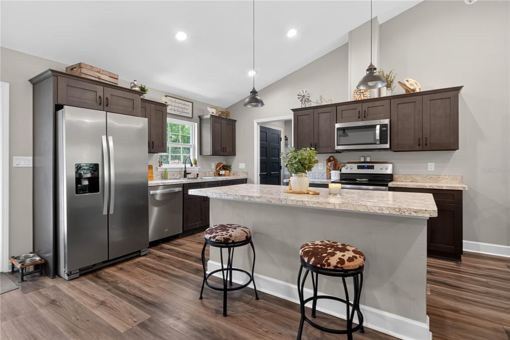 Active With Contract: $317,400 (3 beds, 2 baths, 1156 Square Feet)