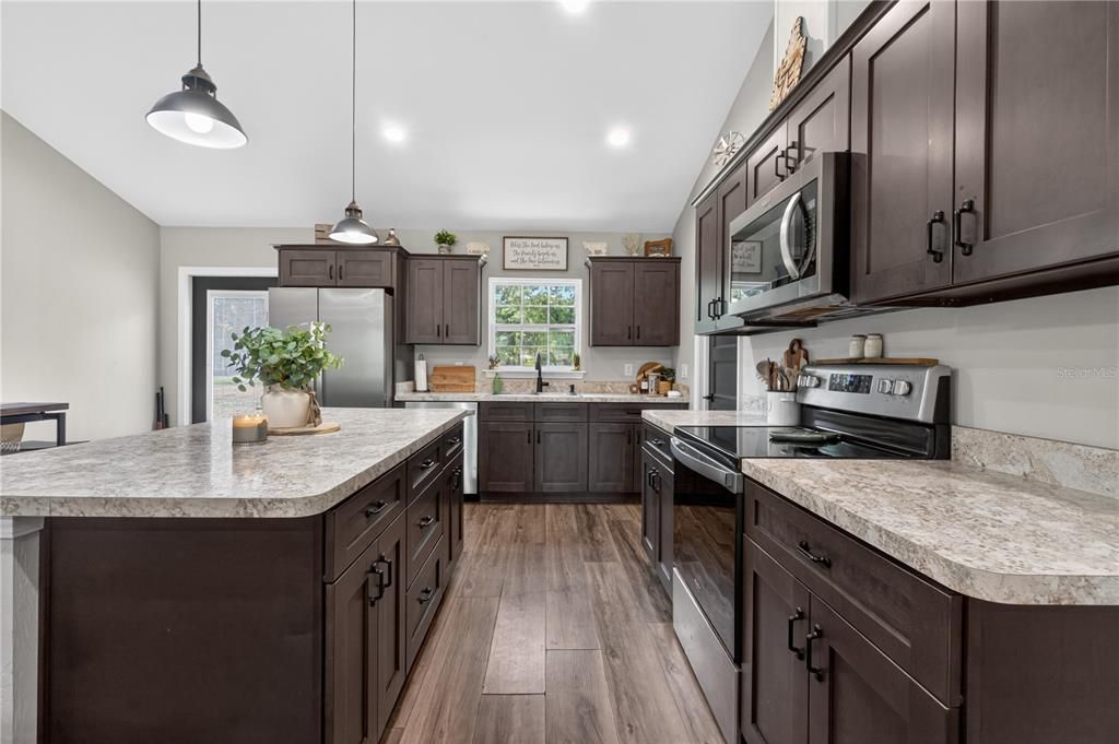 Active With Contract: $317,400 (3 beds, 2 baths, 1156 Square Feet)