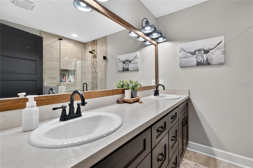 Active With Contract: $317,400 (3 beds, 2 baths, 1156 Square Feet)