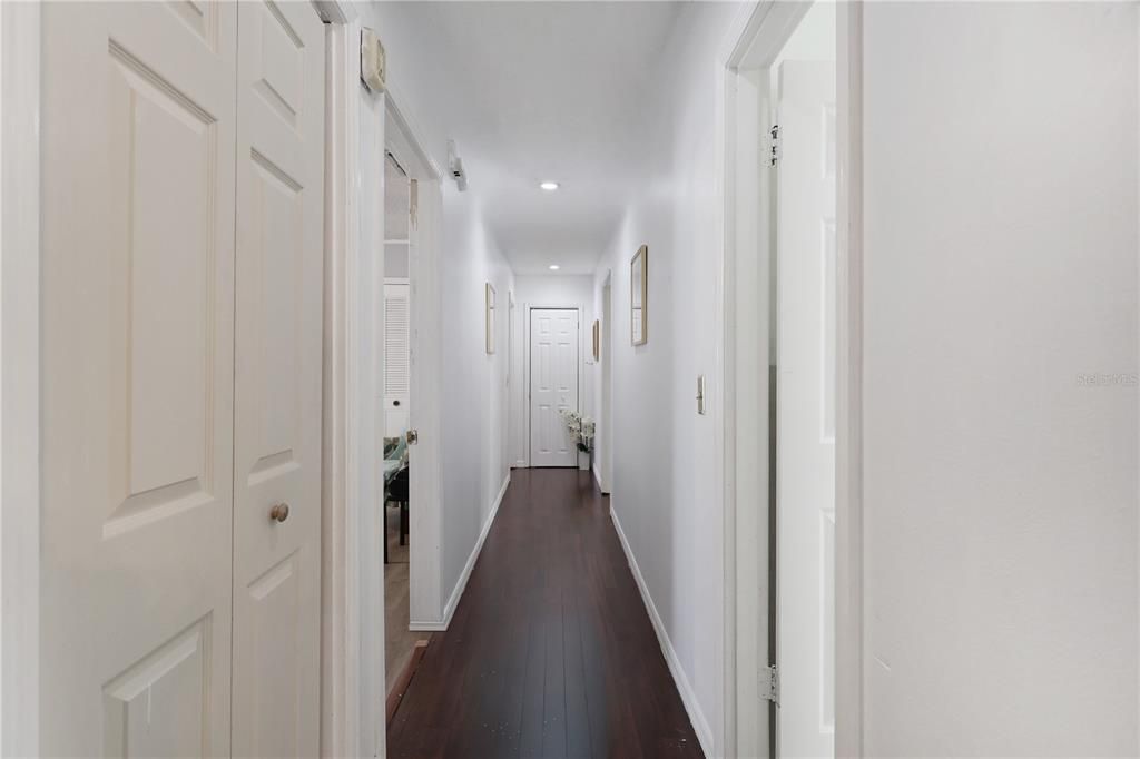 Activo con contrato: $365,000 (4 camas, 3 baños, 2300 Pies cuadrados)