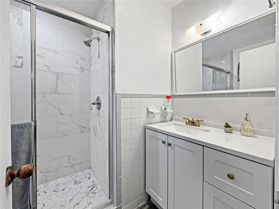 Activo con contrato: $365,000 (4 camas, 3 baños, 2300 Pies cuadrados)