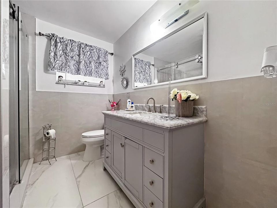 Activo con contrato: $365,000 (4 camas, 3 baños, 2300 Pies cuadrados)