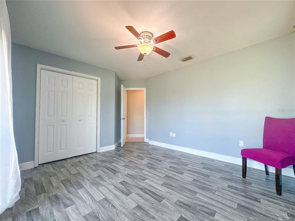 Activo con contrato: $447,500 (4 camas, 2 baños, 2188 Pies cuadrados)