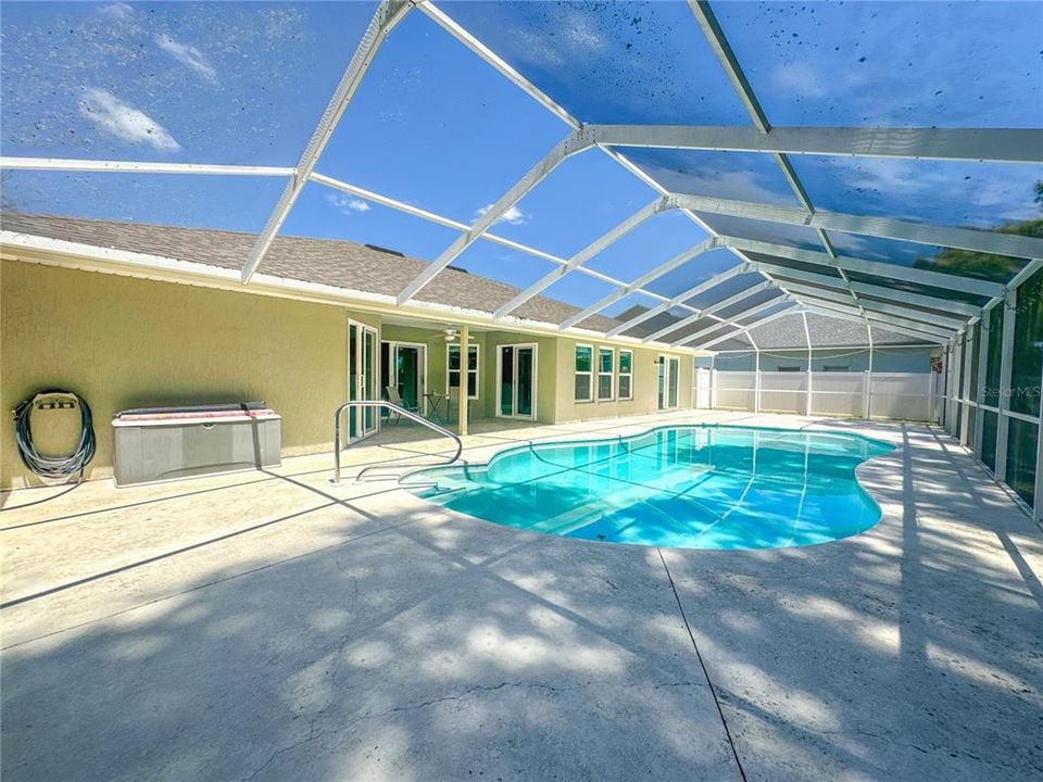 Activo con contrato: $447,500 (4 camas, 2 baños, 2188 Pies cuadrados)