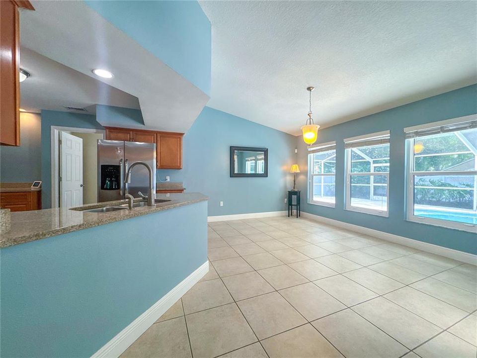 Activo con contrato: $447,500 (4 camas, 2 baños, 2188 Pies cuadrados)
