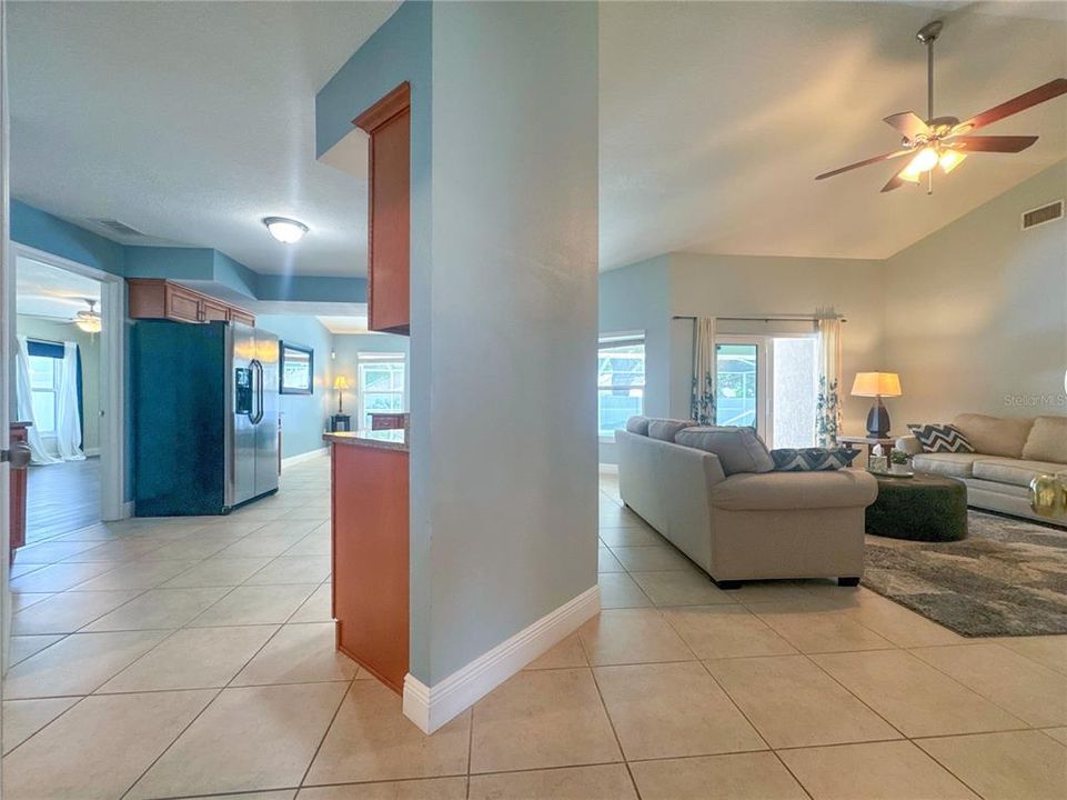 Activo con contrato: $447,500 (4 camas, 2 baños, 2188 Pies cuadrados)