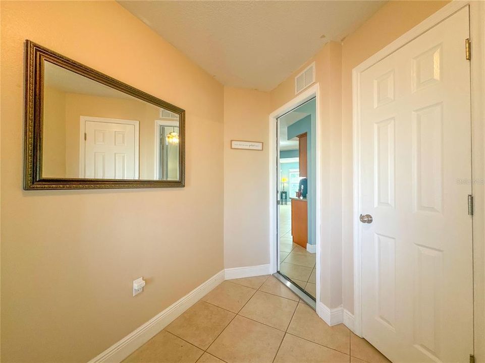 Activo con contrato: $447,500 (4 camas, 2 baños, 2188 Pies cuadrados)