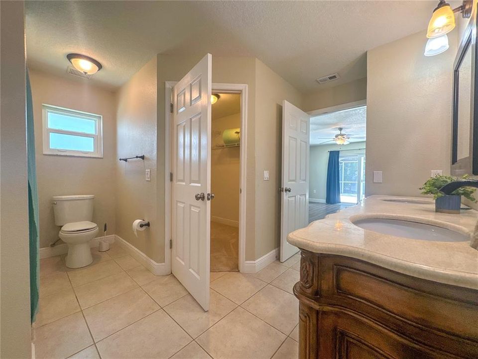Activo con contrato: $447,500 (4 camas, 2 baños, 2188 Pies cuadrados)