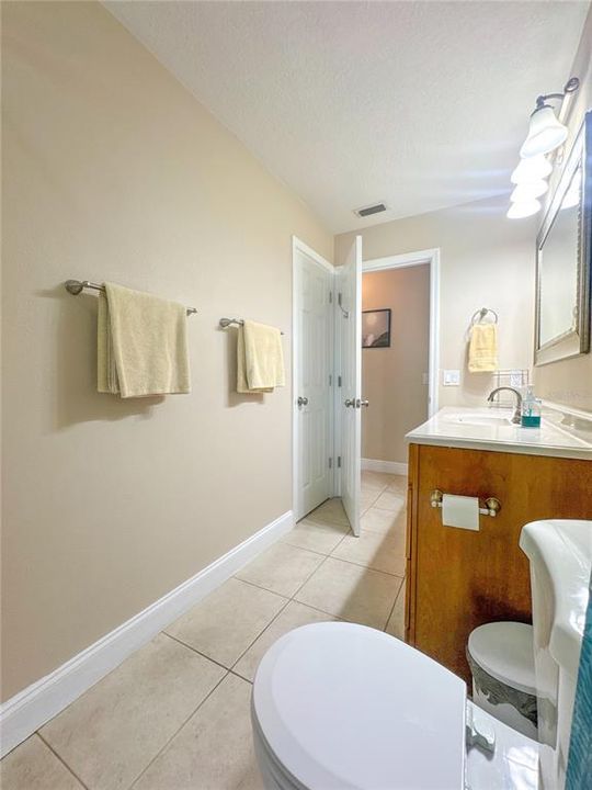 Activo con contrato: $447,500 (4 camas, 2 baños, 2188 Pies cuadrados)