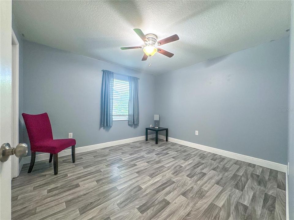 Activo con contrato: $447,500 (4 camas, 2 baños, 2188 Pies cuadrados)
