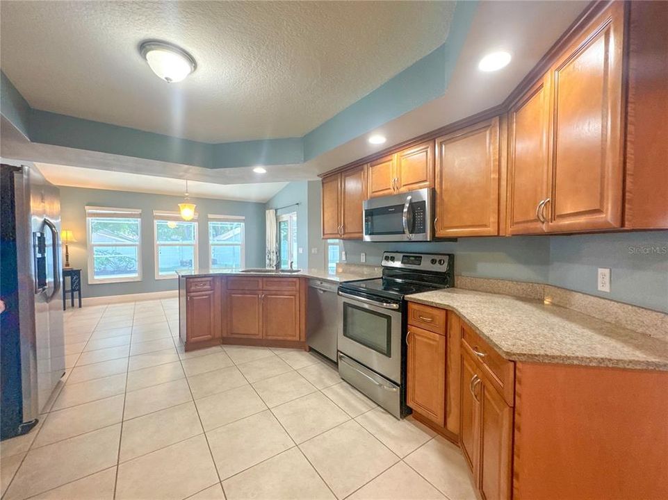 Activo con contrato: $447,500 (4 camas, 2 baños, 2188 Pies cuadrados)