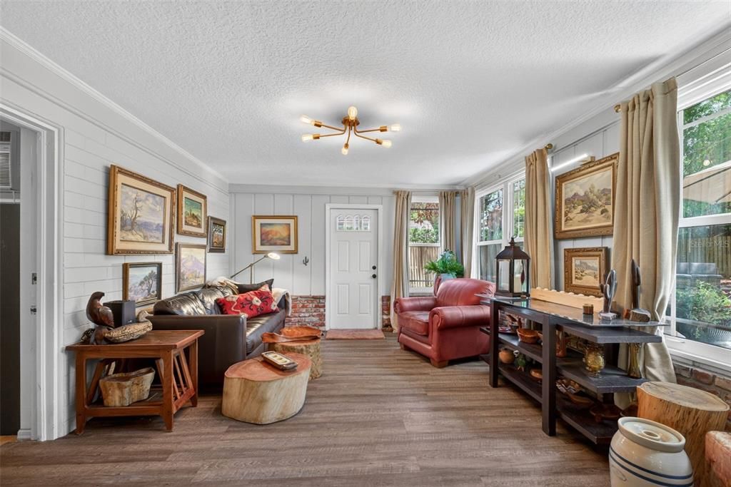 Active With Contract: $975,000 (3 beds, 2 baths, 2640 Square Feet)