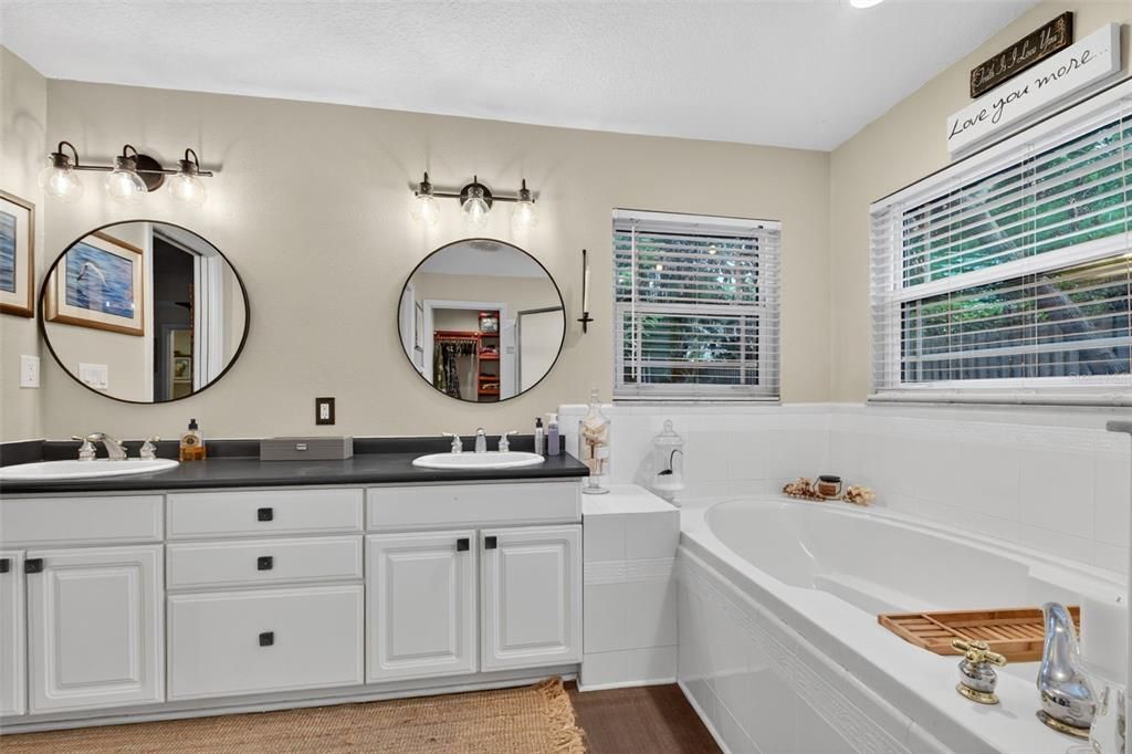 Active With Contract: $975,000 (3 beds, 2 baths, 2640 Square Feet)