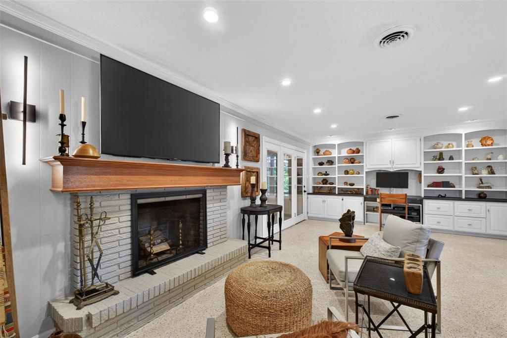 Active With Contract: $975,000 (3 beds, 2 baths, 2640 Square Feet)