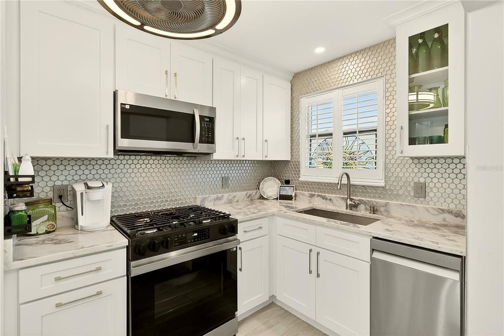 For Sale: $250,000 (1 beds, 1 baths, 1060 Square Feet)