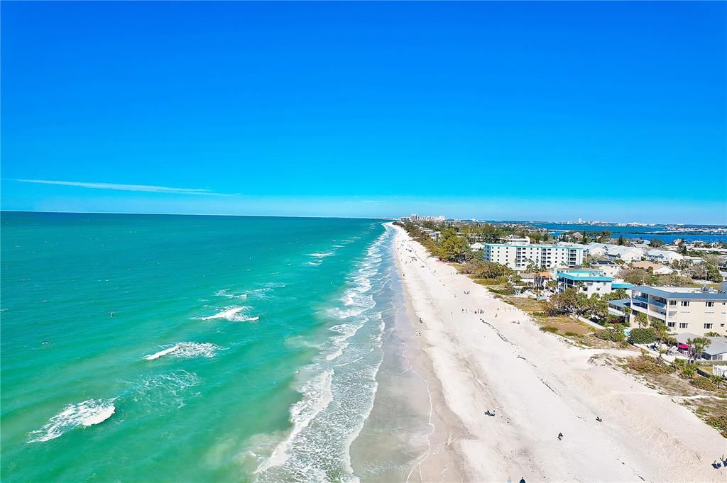 For Sale: $250,000 (1 beds, 1 baths, 1060 Square Feet)
