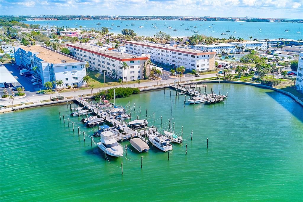 For Sale: $250,000 (1 beds, 1 baths, 1060 Square Feet)
