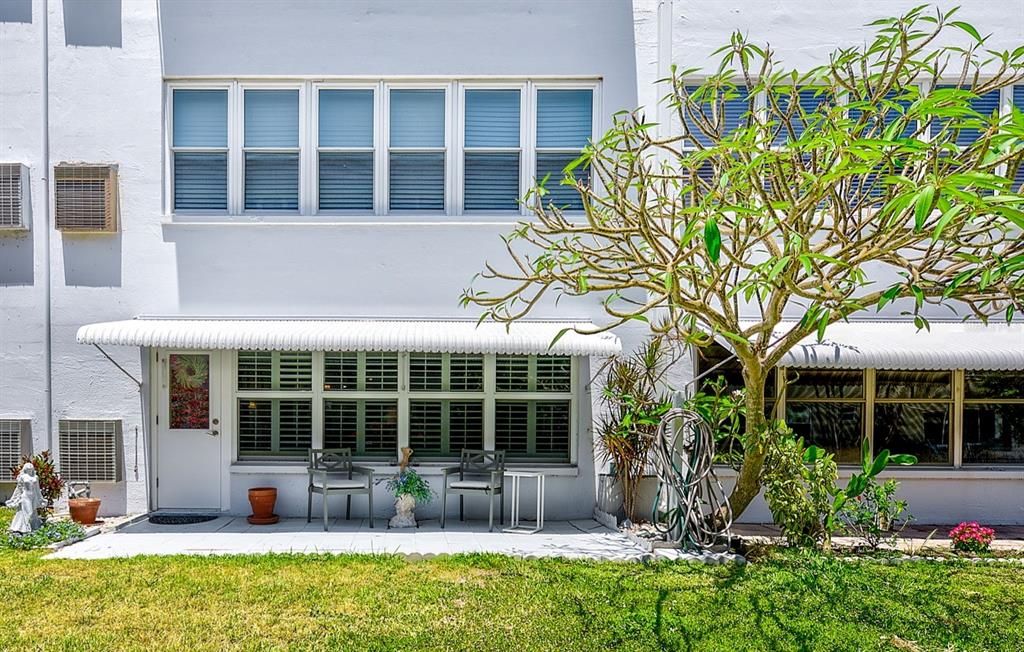 For Sale: $250,000 (1 beds, 1 baths, 1060 Square Feet)