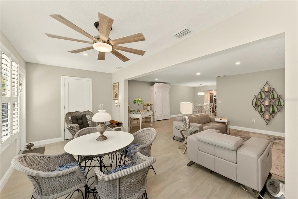 For Sale: $250,000 (1 beds, 1 baths, 1060 Square Feet)
