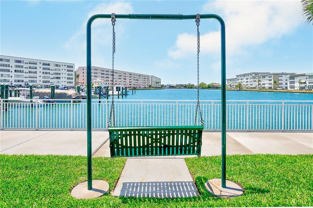 For Sale: $250,000 (1 beds, 1 baths, 1060 Square Feet)
