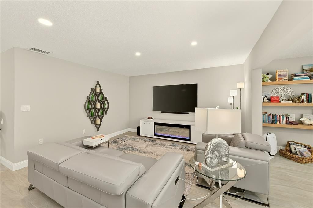 For Sale: $250,000 (1 beds, 1 baths, 1060 Square Feet)