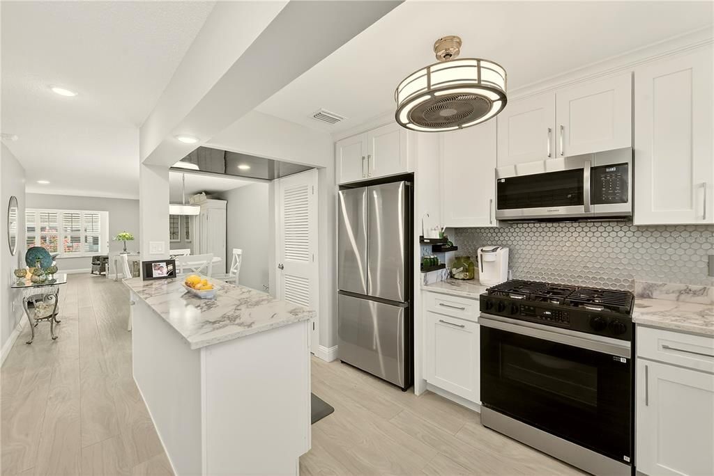 For Sale: $250,000 (1 beds, 1 baths, 1060 Square Feet)