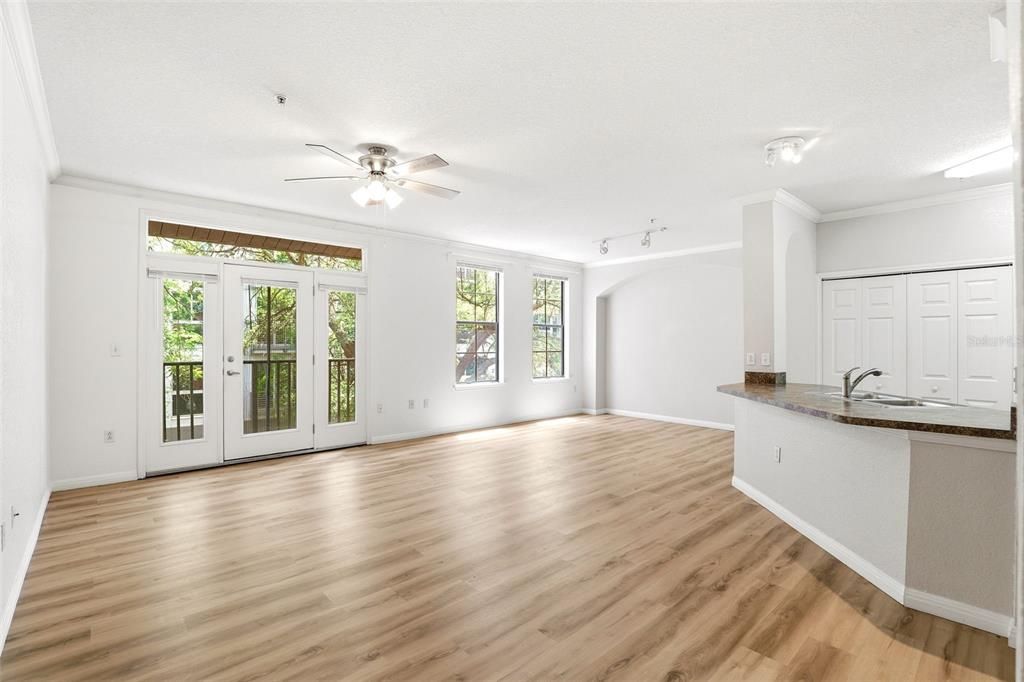 На продажу: $179,000 (1 спален, 1 ванн, 927 Квадратных фут)