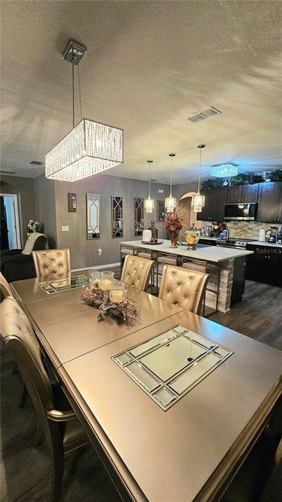 En Venta: $350,000 (4 camas, 2 baños, 1828 Pies cuadrados)