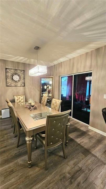 En Venta: $350,000 (4 camas, 2 baños, 1828 Pies cuadrados)