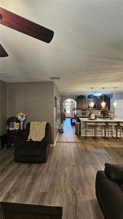 En Venta: $350,000 (4 camas, 2 baños, 1828 Pies cuadrados)