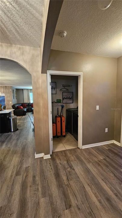 En Venta: $350,000 (4 camas, 2 baños, 1828 Pies cuadrados)